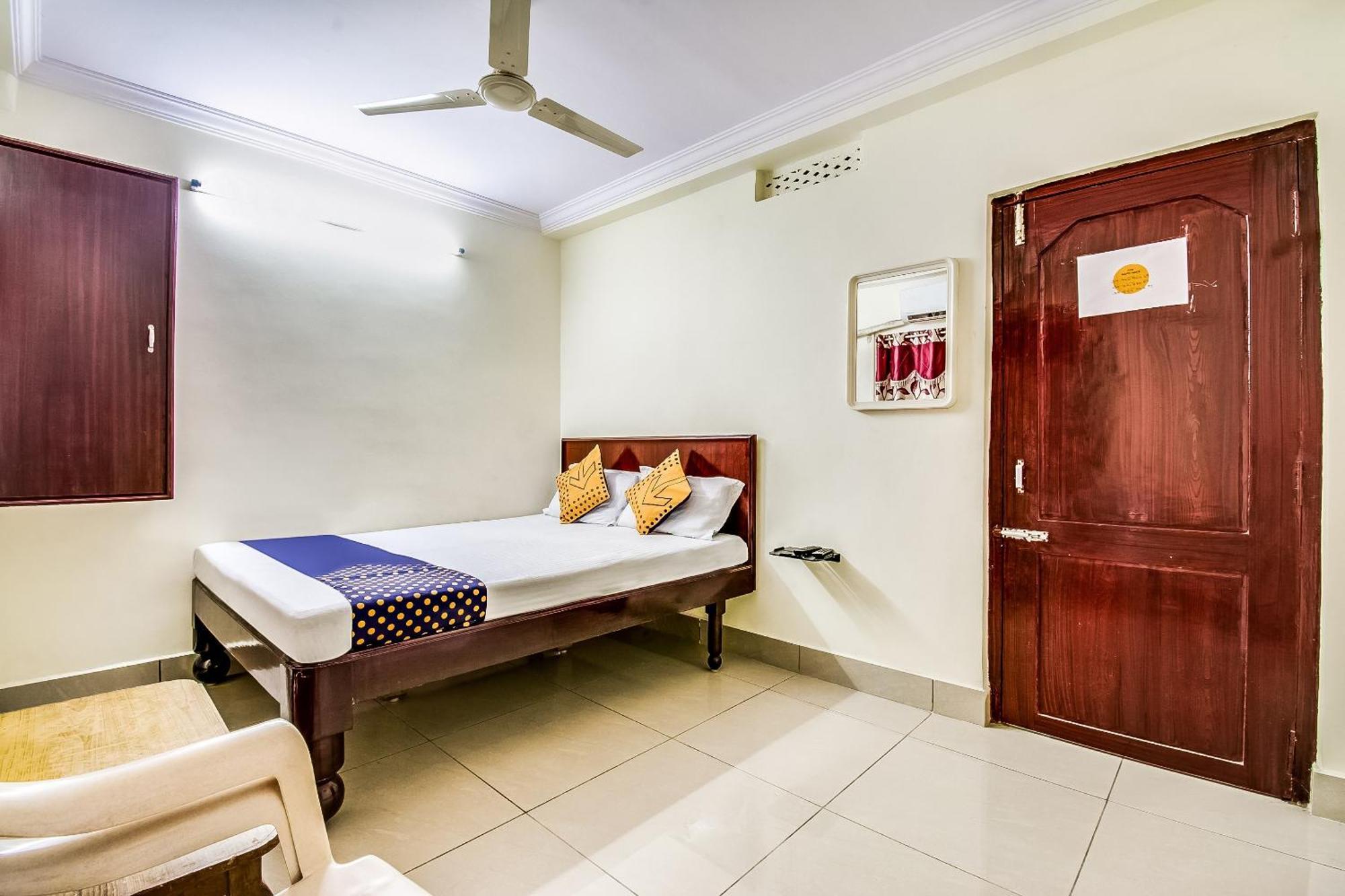 Spot On Sri Surya Lodge Guntur Luaran gambar