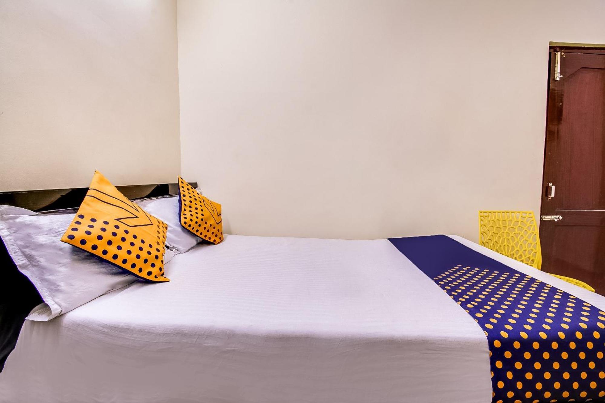 Spot On Sri Surya Lodge Guntur Luaran gambar